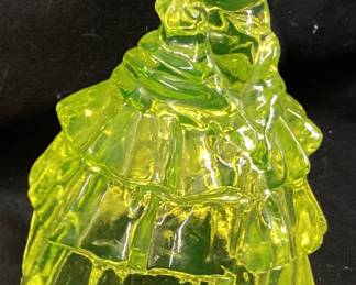 BOYD ART GLASS NANCY VASELINE GLASS DOLL