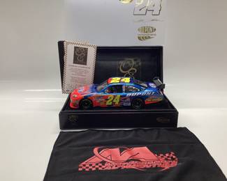 1:18 DIE-CAST JEFF GORDON #24 DUPONT CHEVROLET MONTE CARLO MAY 2000 CHARLOTTE RACE #1 of 2,004