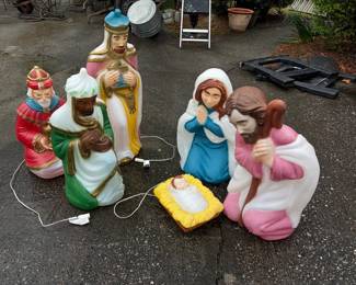 01 Vintage Blow Mold Outdoor Nativity Set  6 Piece Lighted Christmas Yard Display