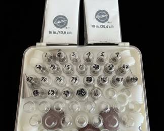Wilton Decorating Bag and Tip Set