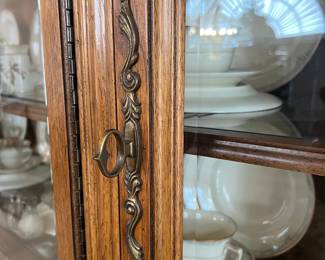 Vintage Bernhardt Furniture China Cabinet