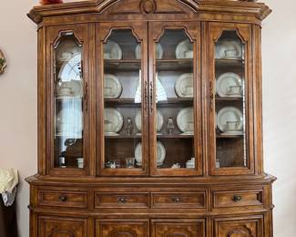 Vintage Bernhardt Furniture China Cabinet