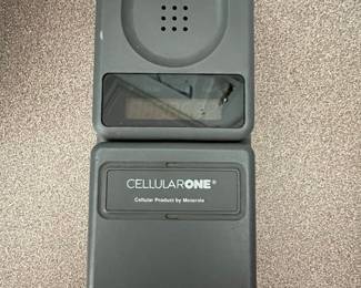 Motorola StarTAC 85 Cellular Phone