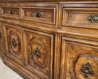 Vintage Bernhardt Furniture China Cabinet