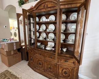Vintage Bernhardt Furniture China Cabinet