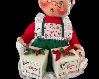 Annalee Mobilitee Dolls Mrs. Claus Plush Doll with Gift Boxes