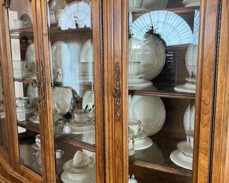 Vintage Bernhardt Furniture China Cabinet