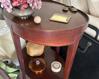 Pair of oval side tables 