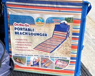Folding beach lounge chair