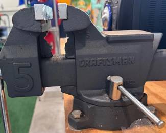 Craftsman bench vise