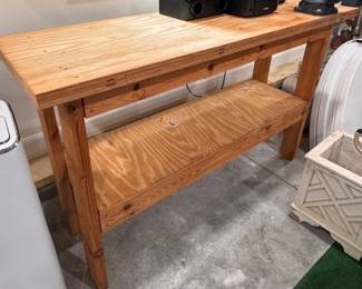 Wooden work bench