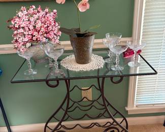 UNIQUE WINE RACK TABLE