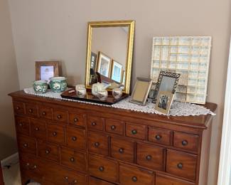 PENNSYLVANIA HOUSE DRESSER