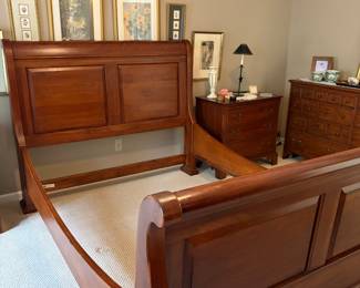 QUEEN SIZE SLEIGH BED