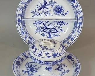 Villeroy& Boch blue onion serving pieces