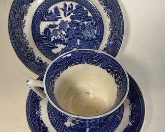 Willow Pattern Porcelain Tea Cup, Saucer, and Plate Set