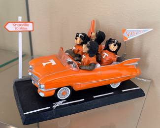 College Treasures "Road Trip" Mascots Figurine