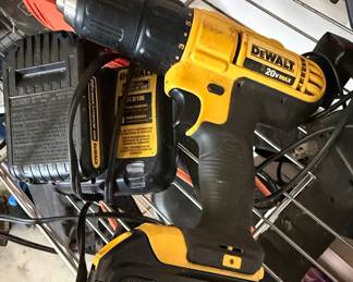 DEWALT DCD771 20V MAX Lithium Ion Cordless Drill/Driver Kit