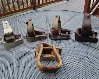 Saddle stirrups 