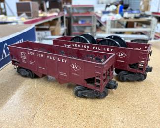 2 model train cars