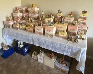 Dozens of boxed David Winter Cottages. Perfect for collecting, gifting or reselling.