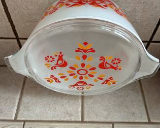 Vintage Pyrex Friendship casserole. In great condition.