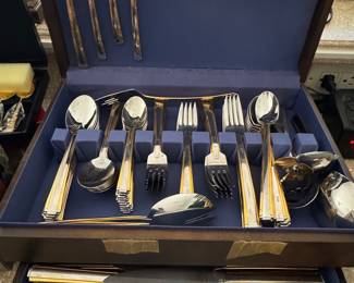 Oneida Stainless Steel Flatware Set with Gold Trim