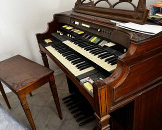 Hammond T-524C Organ with Bench