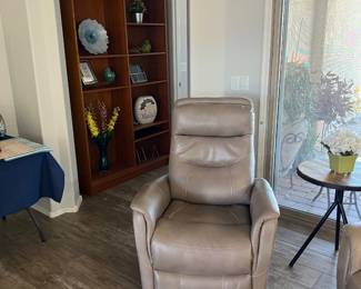 Swivel Glider Recliner (Rechargeable battery pack)