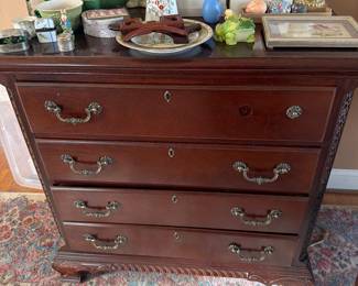 Charming 5 drawer dresser Dainty dresser
