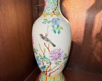 Chinese Famille Rose Porcelain Vase with Floral and Bird Motif
