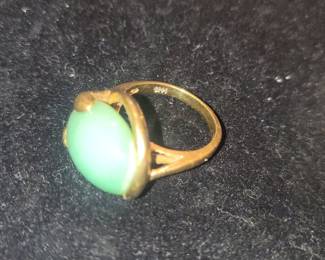 Vintage 14K Yellow Gold Light Green Jadeite Cabochon Ring