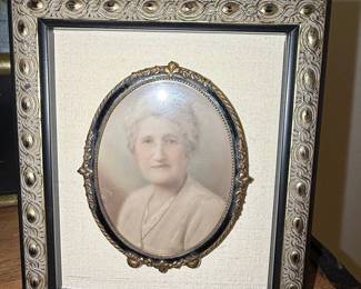 Vintage Oval Portrait Photo Frames with Bubble Glass (Set of 4)