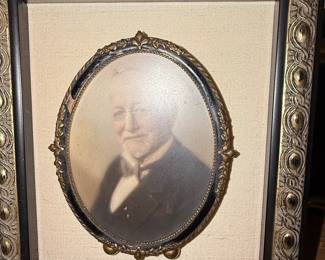 Vintage Oval Portrait Photo Frames with Bubble Glass (Set of 4)