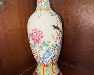 Chinese Famille Rose Porcelain Vase with Floral and Bird Motif