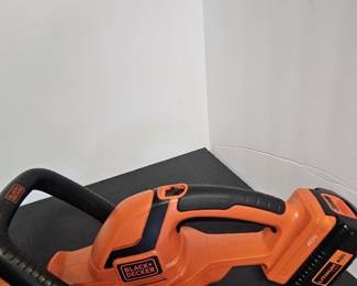 Black and Decker 22inch 40V Hedge Trimmer with Battery Pack