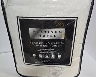 Platinum Hotel Year Round Warmth Full Queen Comforter