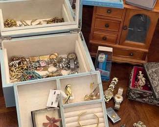 Featuring a vintage Bulova Miss America ladies' wristwatch in its original box. Era: Vintage, likely 1940s-1950s. Features: Mechanical winding movement, gold-plated case, stretch band