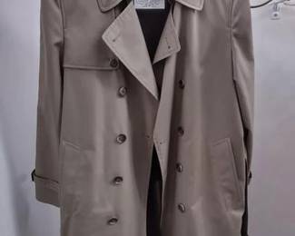Vintage Lot Of Coats, Both Men And Women men’s London fog trenchcoat 40 regular. women’s coats extra large and jackets extra large to XXL Smoke free pet free