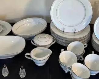 Beautiful Garland Ivory Dish Set, And Friends Used garland dish, set some utensil marks, pier one serving bowl and coin Dot glasses and more. Bring wrapping and boxes