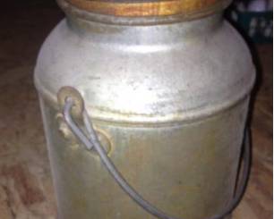 Vintage 1 gallon metal container