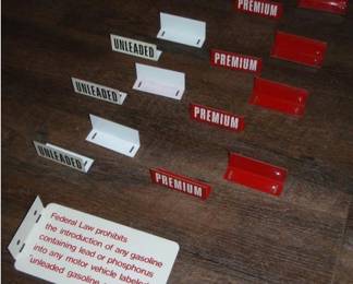 1974 Leaded/unleaded pump signs