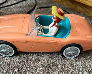 Electric novelty alarm clock/radio