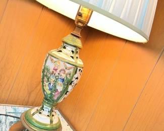 29 Capodimonte Vintage Ceramic Table Lamp