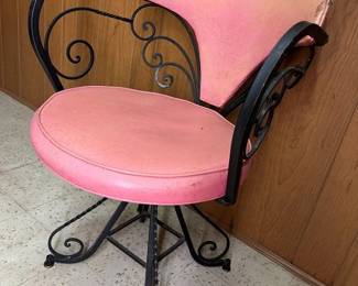 29 Wrought Iron Butterfly Vintage Swivel Club Chair Detail