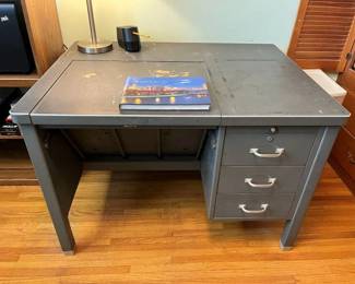 29 General Fireproofing Typewriter Desk