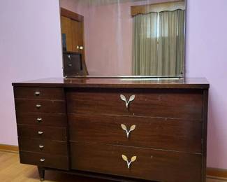 29 Huntley MCM Mahogany 6Drawer Lowboy  Mirror