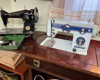 29 Vintage Sewing Machines