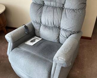 29 Golden Cambridge Medium Power Lift Recliner