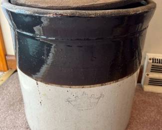 29 Crown No. 4 Stoneware Crock